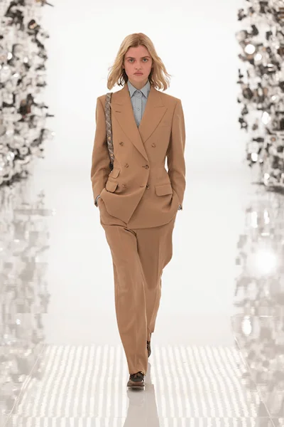 Look 92